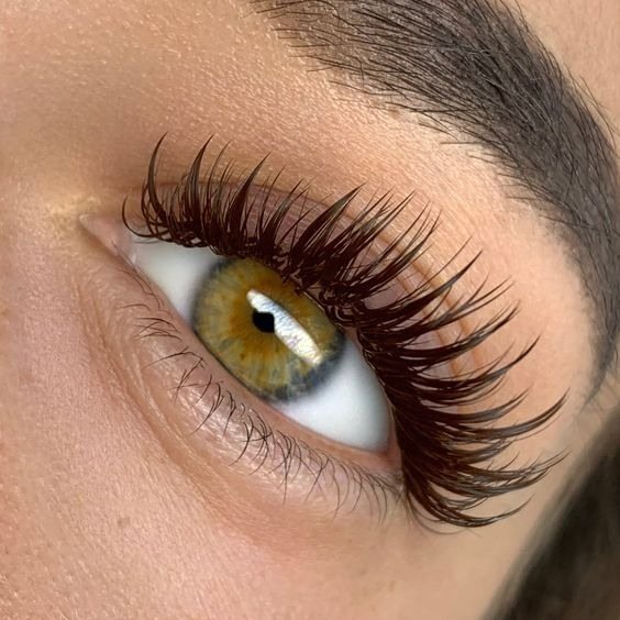 Close-up volume lash extension work representing Nove Academy lash training